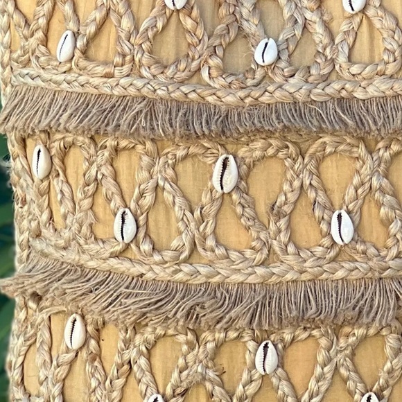 NWT SALT + UMBER 100% NATURAL & RECYCLED MATERIALS ISLA JUTE AND SEASHELL TOTE - Picture 4 of 10